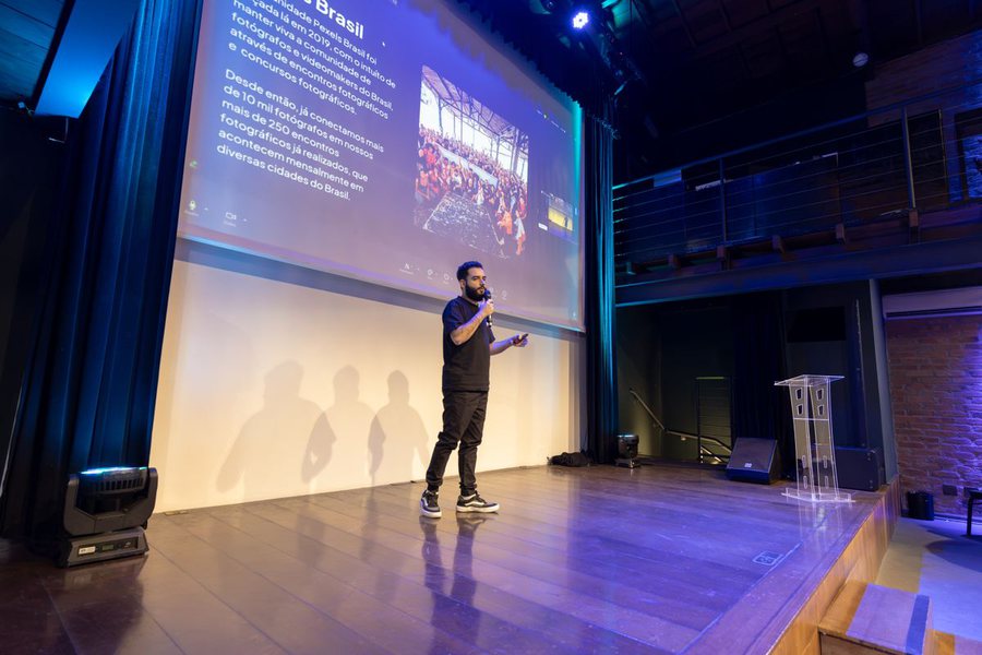 Conferencia de tecnología tipo AWS Summit